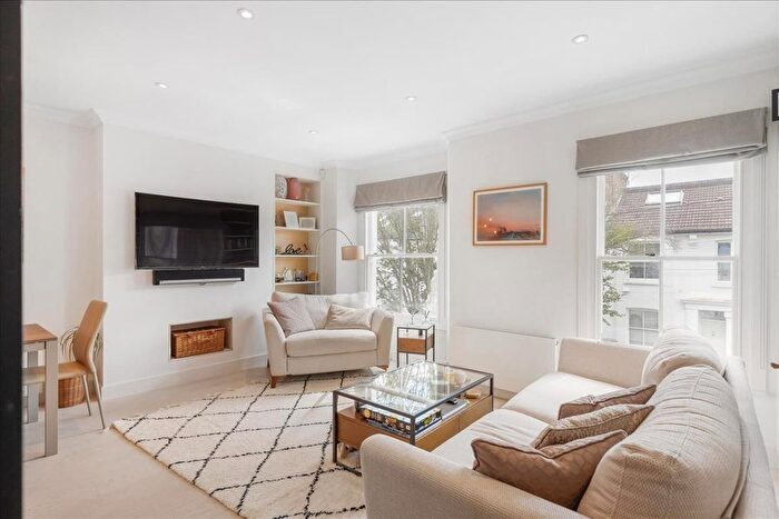 3 Bedroom Maisonette For Sale In Broughton Road, Fulham, SW6