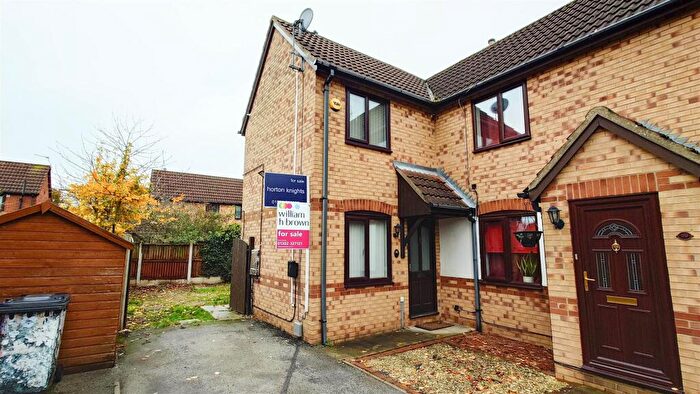 2 Bedroom Semi Detached House For Sale In Dean Close, Rossington, Doncaster, DN11