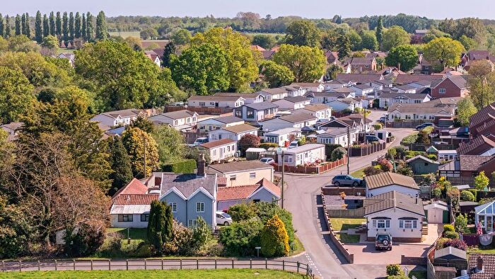 2 Bedroom Mobile/park Home For Sale In Oak Tree Park, Attleborough, NR17