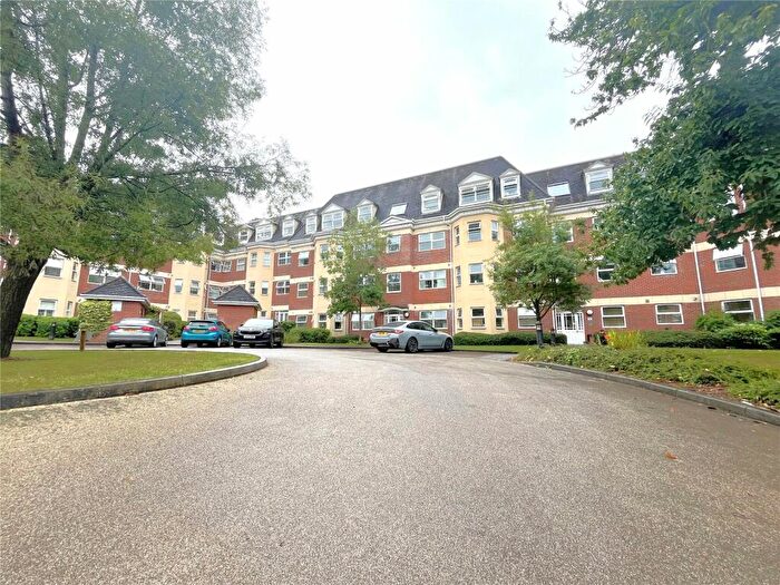2 Bedroom Flat For Sale In Heathcote Road, Camberley, Surrey, GU15