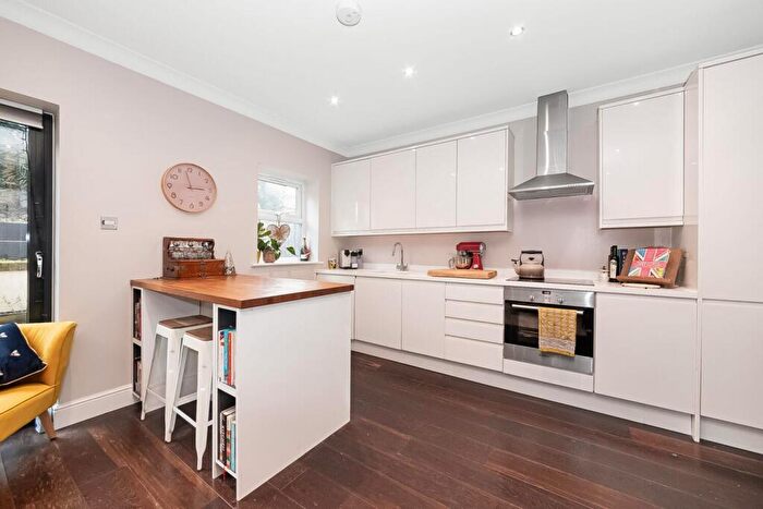 2 Bedroom Apartment To Rent In Upland Road, East Dulwich, London, SE22