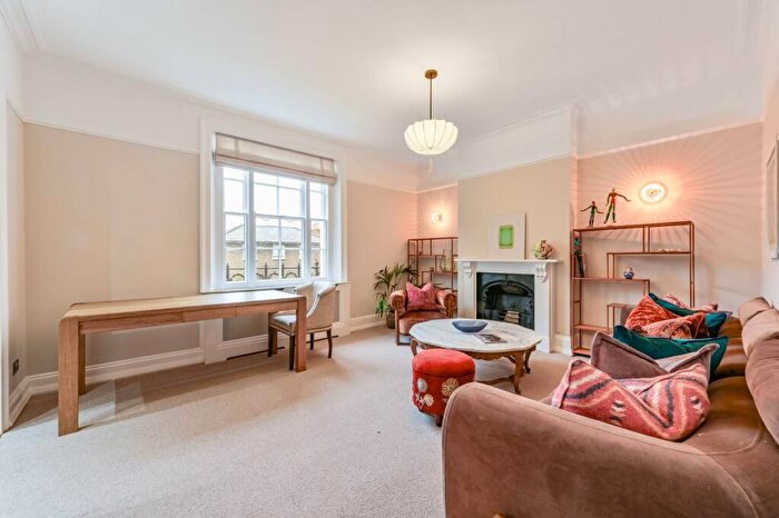 4 Bedroom Flat To Rent In Hill Road, St John's Wood, London, NW8