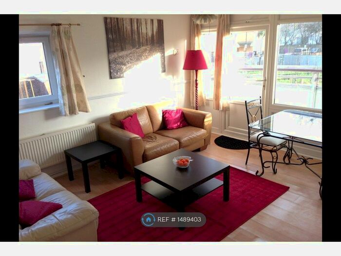 3 Bedroom Flat To Rent In Stockholm House, London, E1