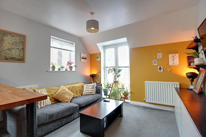 2 Bedroom Coach House For Sale In Piernik Close, Swindon, SN25