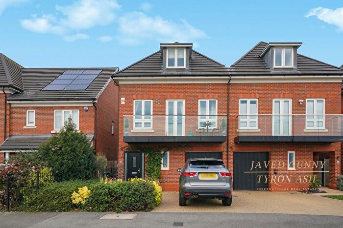 4 Bedroom Semi Detached House For Sale In Holland Gardens, London, SE9