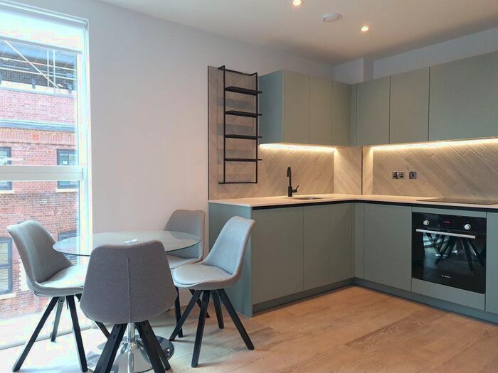 2 Bedroom Flat To Rent In Memorial Avenue, Slough, SL1