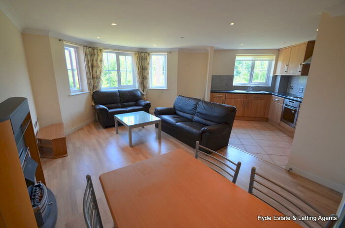 2 Bedroom Apartment To Rent In Dingle Close, Radcliffe, Manchester, M26