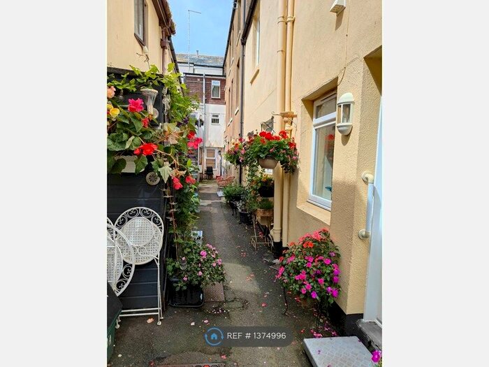 2 Bedroom Flat To Rent In Waterloo St, Teignmouth, TQ14