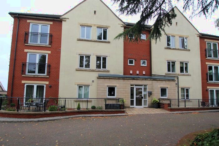 2 Bedroom Flat To Rent In Greenbanks, Woodthorpe, Nottingham, NG5