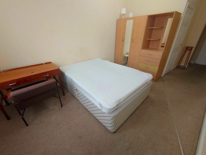 1 Bedroom Flat To Rent In Flat, Hall Lane, L7