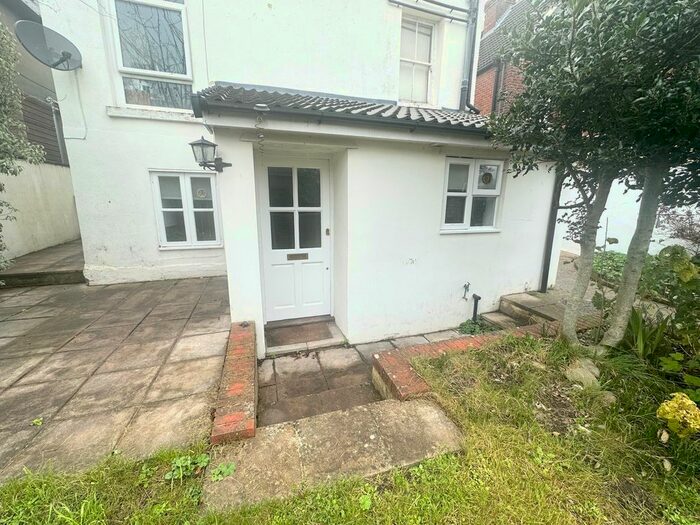 2 Bedroom Property To Rent In Wilton Road, Salisbury, SP2