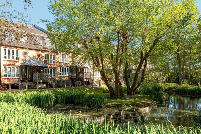 2 Bedroom Flat For Sale In The Alders, West Wickham, Kent, BR4