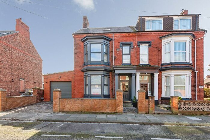 6 Bedroom Semi Detached House For Sale In Clifton Avenue, Hartlepool, TS26