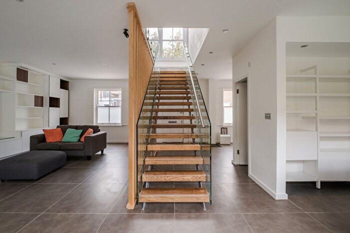 4 Bedroom Terraced House To Rent In Tottenham Road, London, N1