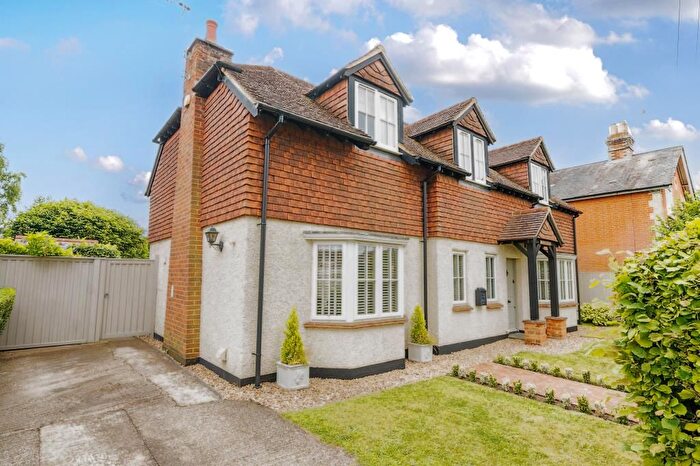 4 Bedroom Detached House For Sale In West End, Surrey, GU24