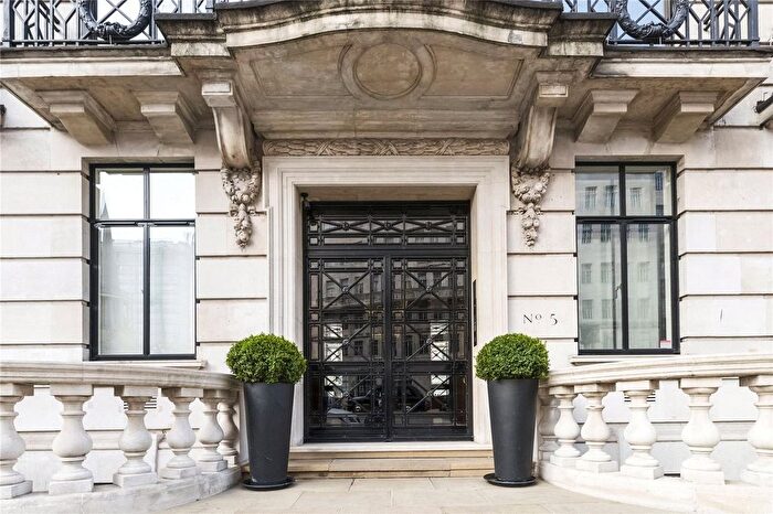 3 Bedroom Flat To Rent In Portland Place, South Marylebone, W1B