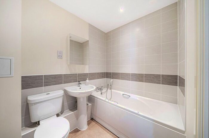 2 Bedroom Flat For Sale In Raven Close, Watford, Hertfordshire, WD18