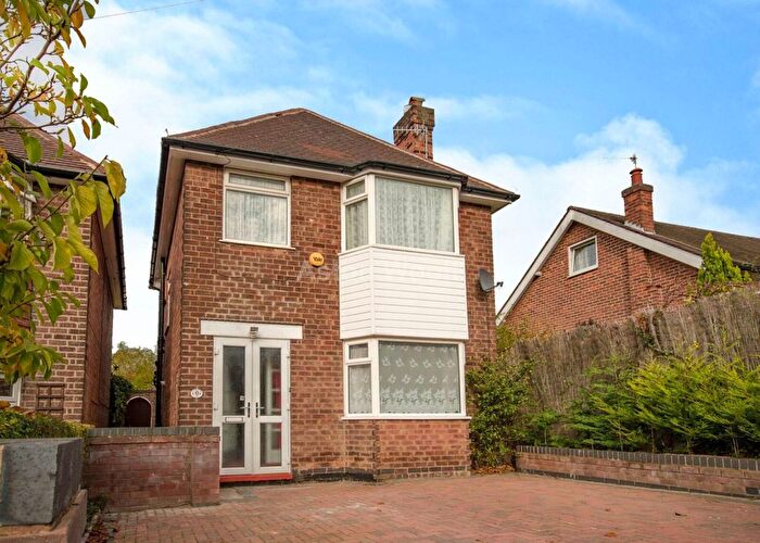 3 Bedroom Detached House For Sale In Clandon Drive, Carrington, NG5