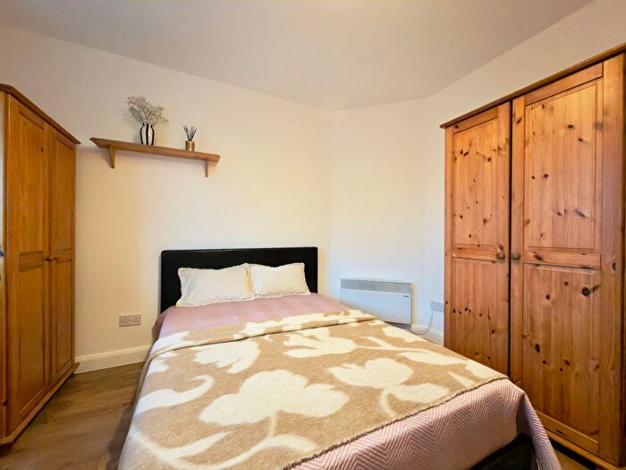 Studio To Rent In Whitchurch Lane, Edgware, HA8