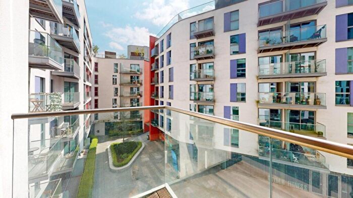2 Bedroom Flat To Rent In Saffron Central Square, Croydon, Surrey, CR0