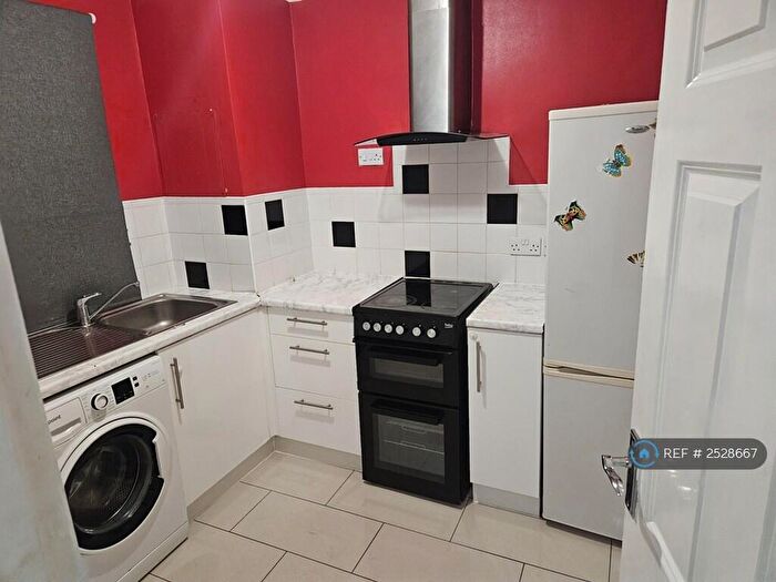 2 Bedroom Flat To Rent In Newhouse Avenue, Romford, RM6