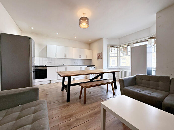 5 Bedroom Flat To Rent In High Street, Iver, SL0