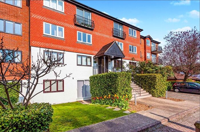 2 Bedroom Apartment For Sale In Great Heathmead, Haywards Heath, West Sussex, RH16