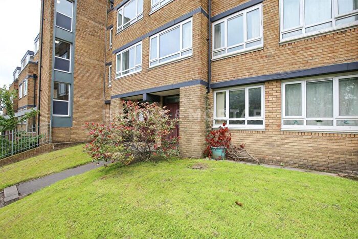 2 Bedroom Maisonette To Rent In Cottingwood Court, City Centre, Newcastle Upon Tyne, NE4