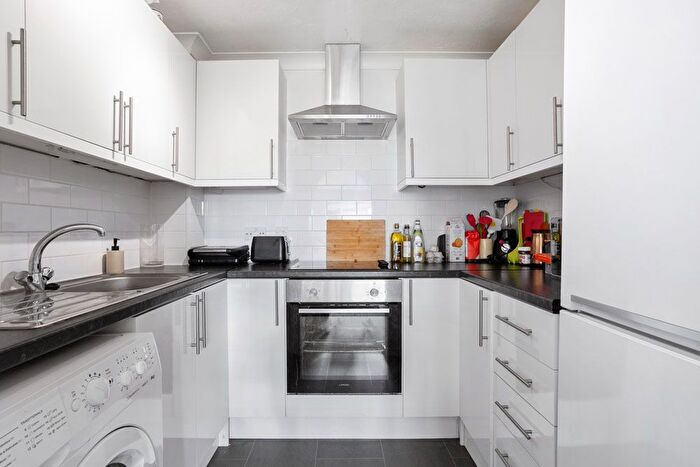 1 Bedroom Flat For Sale In Mornington Road, Bushwood Area, E11