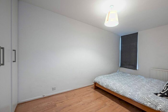 2 Bedroom Flat To Rent In Christchurch Avenue, North Finchley, London, N12
