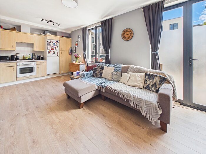 1 Bedroom Flat For Sale In Bradwell Court, Whyeleafe, CR3