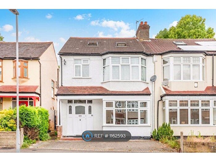 5 Bedroom Semi-Detached House To Rent In Demesne Road, Wallington, SM6