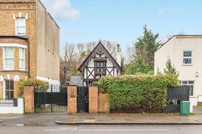 4 Bedroom Cottage To Rent In Norwood Road, Herne Hill, London, SE24