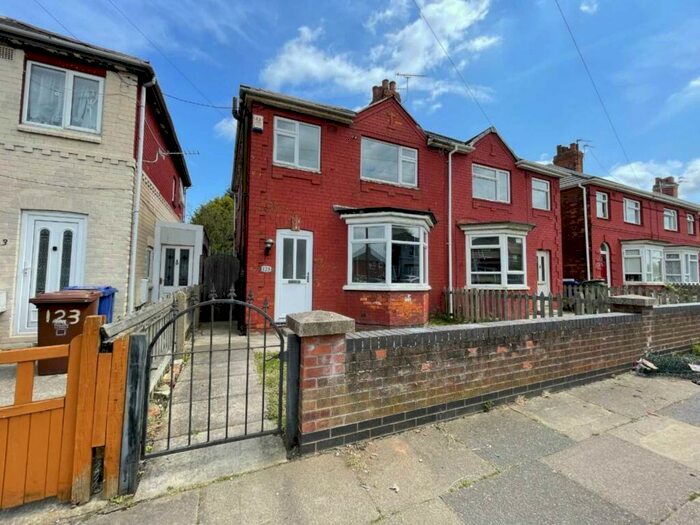 3 Bedroom Semi-Detached House To Rent In Second Avenue, Grimsby, DN33