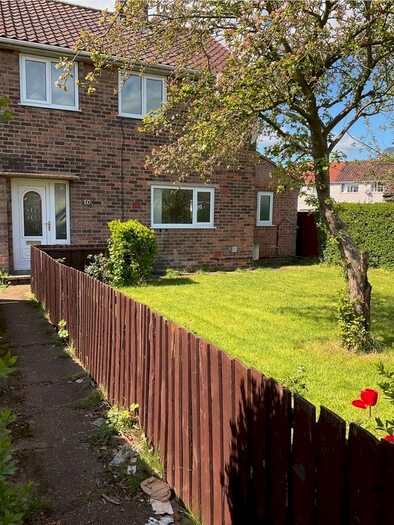 3 Bedroom Semi-Detached House To Rent In The Oval, Dunscroft, Doncaster, DN7