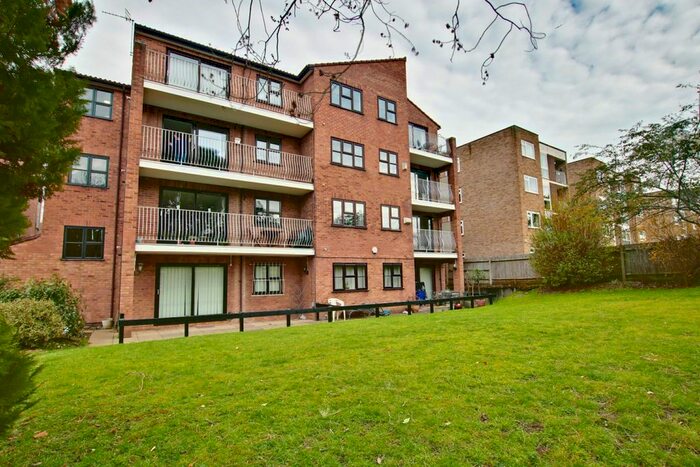 1 Bedroom Flat To Rent In Brackley Road, Beckenham, BR3