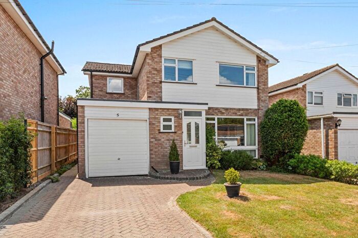 4 Bedroom Detached House For Sale In Dovecote Close, Princes Risborough, HP27