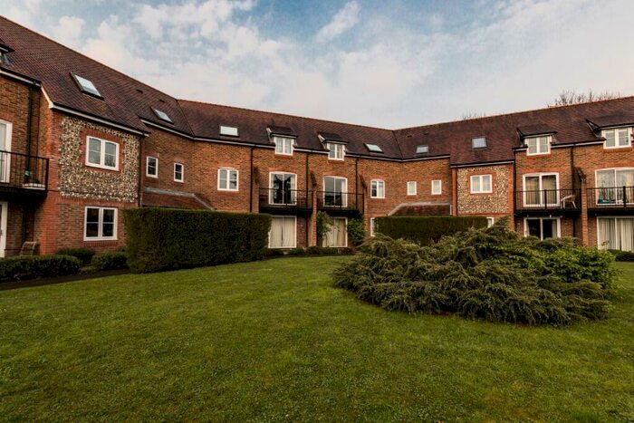 2 Bedroom Flat To Rent In Two Rivers Way, Newbury, RG14