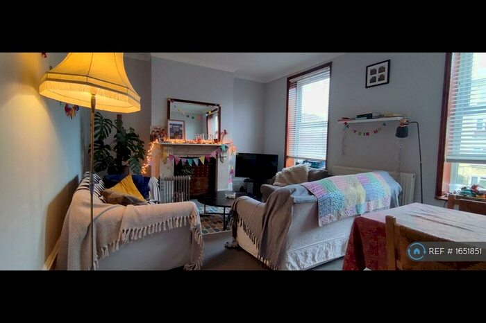 4 Bedroom Flat To Rent In Tollington Park, London, N4