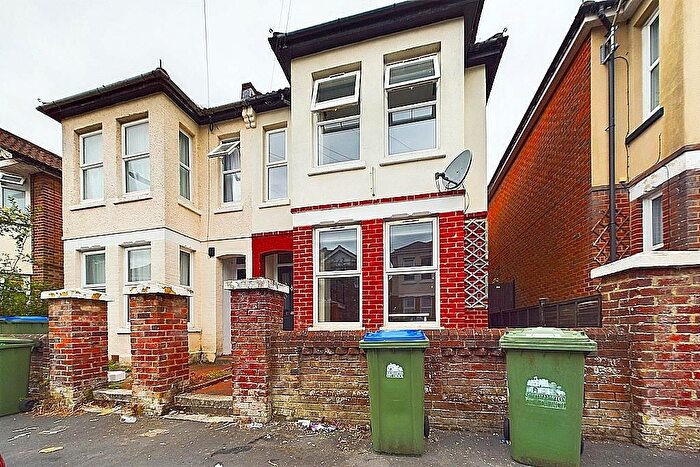 6 Bedroom Property To Rent In Burlington Road, Southampton, SO15