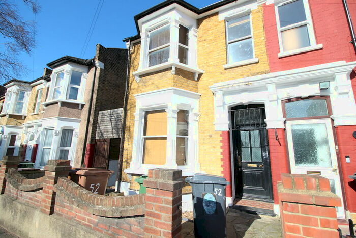3 Bedroom Semi-Detached House To Rent In Hatherley Road, Walthamstow, London, E17