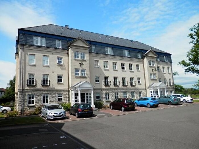 2 Bedroom Flat To Rent In South Inch Court, Perth, PH2