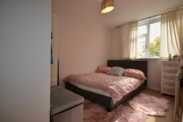 1 Bedroom Flat To Rent In South Lynn Crescent, Bracknell, RG12