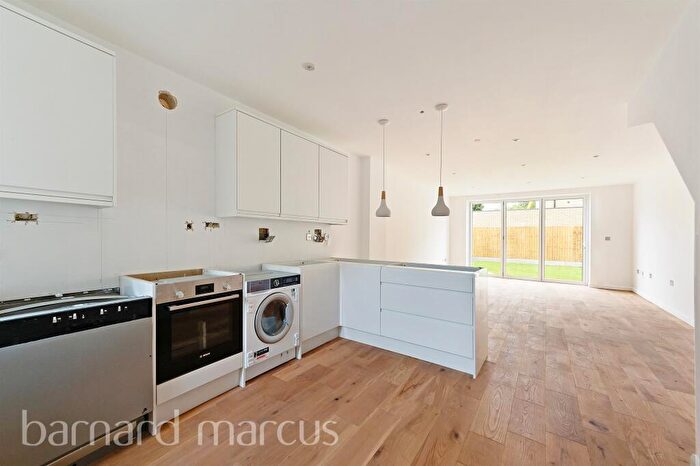 4 Bedroom House To Rent In Lime Grove, New Malden, KT3