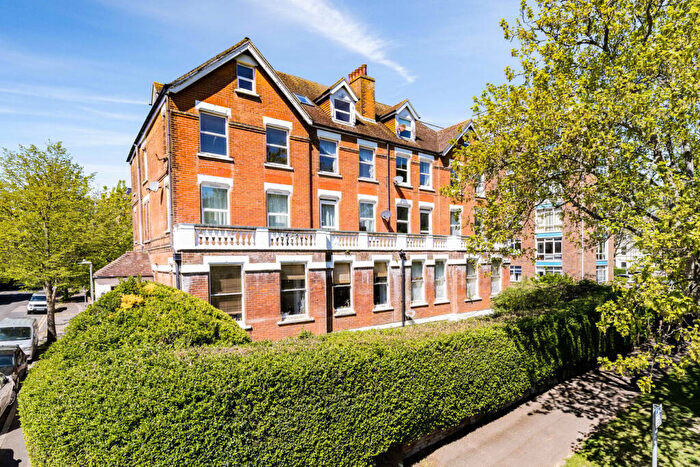 3 Bedroom Apartment To Rent In Earls Avenue, Folkestone, CT20