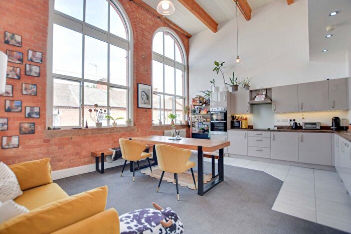 5 Bedroom Maisonette For Sale In Wheatsheaf Court, Knighton Fields, Leicester, LE2