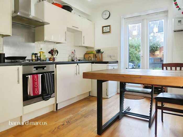 2 Bedroom Flat For Sale In Caithness Road, Mitcham, CR4