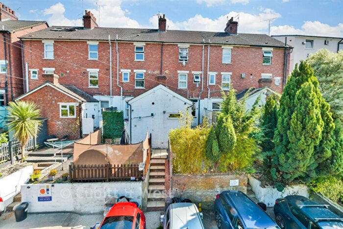 1 Bedroom Ground Maisonette For Sale In Farningham Road, Caterham, Surrey, CR3