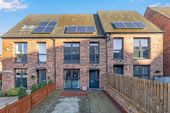 3 Bedroom Terraced House For Sale In Heath Walk, Muirhouse, Edinburgh, EH4