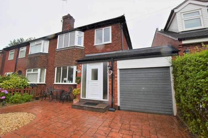 3 Bedroom Semi-Detached House To Rent In Clifford Road, Macclesfield, SK11